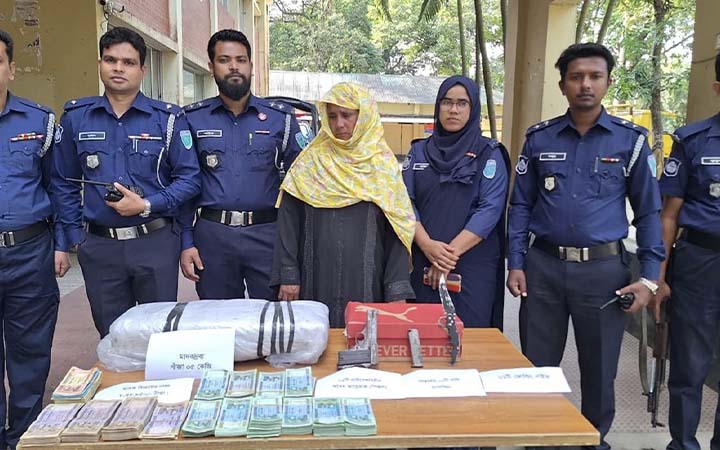 নারীর কাছে মিললো বিপুল মাদক, বিদেশি